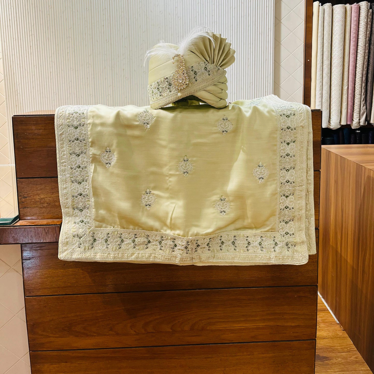 Gold Safa Turban & Shawl Set for Indian Wedding, Elegant Sherwani Accessory for Groom