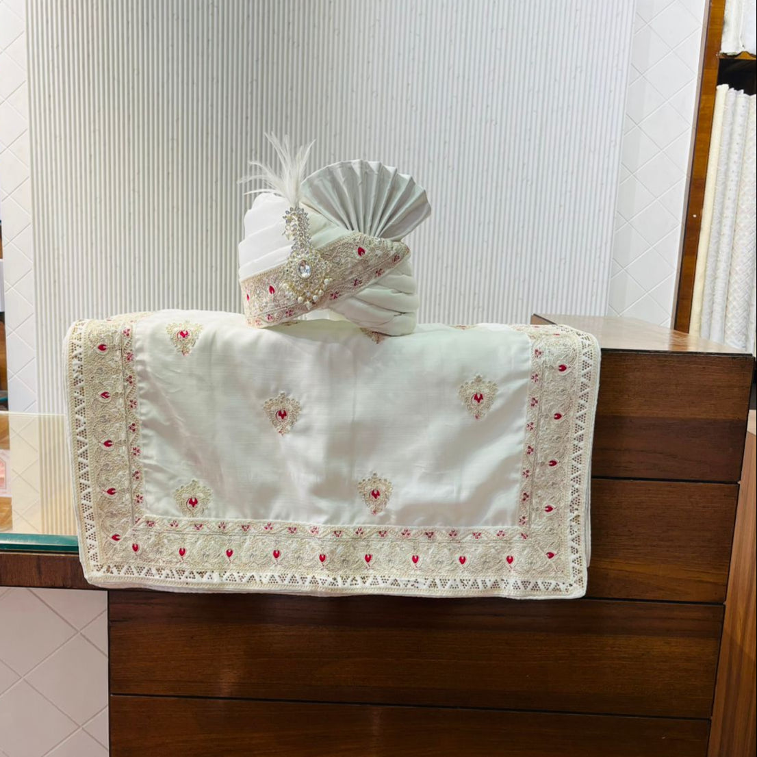 Attractive Indian Wedding Ivory Turban Shawl for Groom