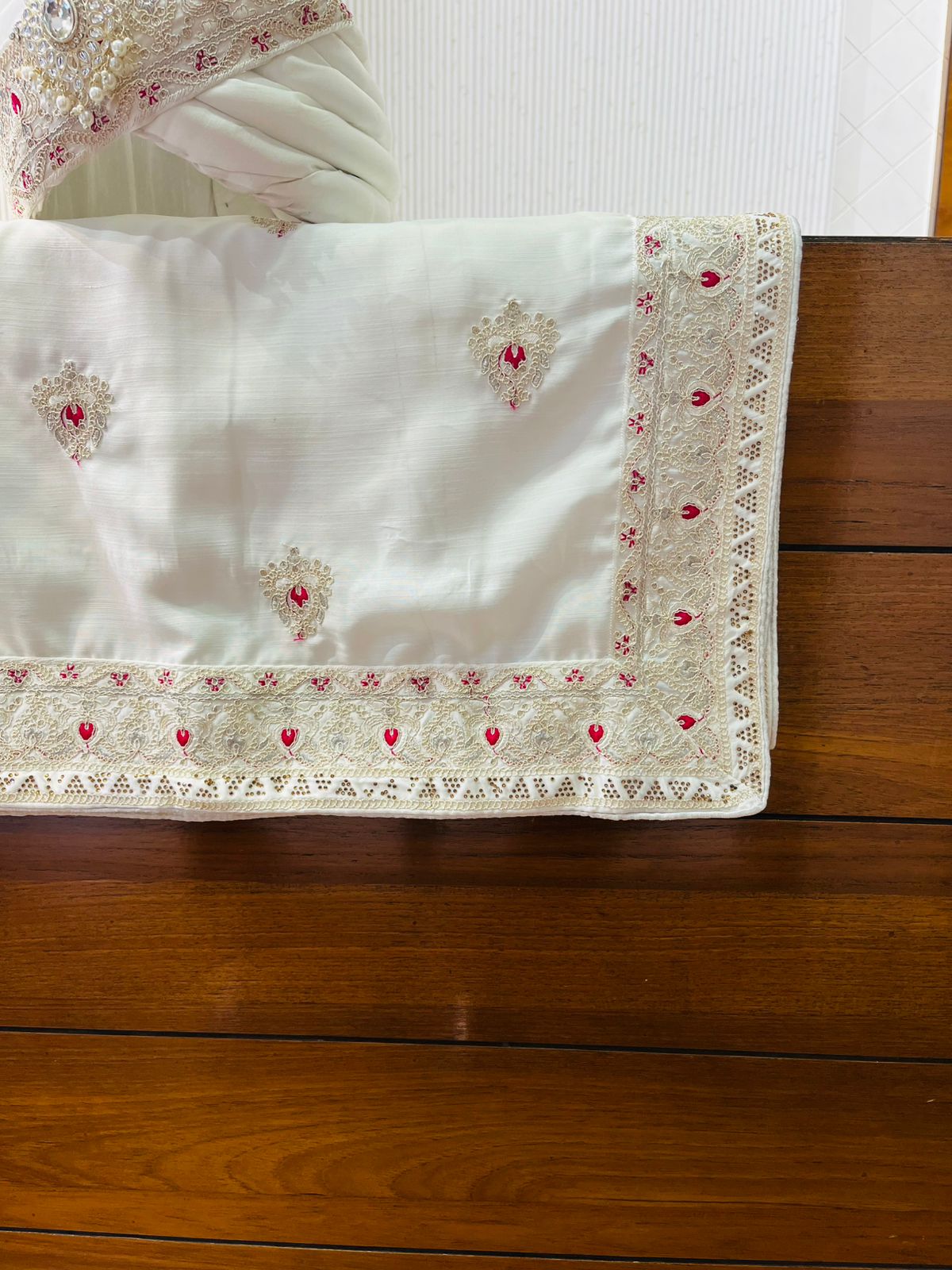 Attractive Indian Wedding Ivory Turban Shawl for Groom