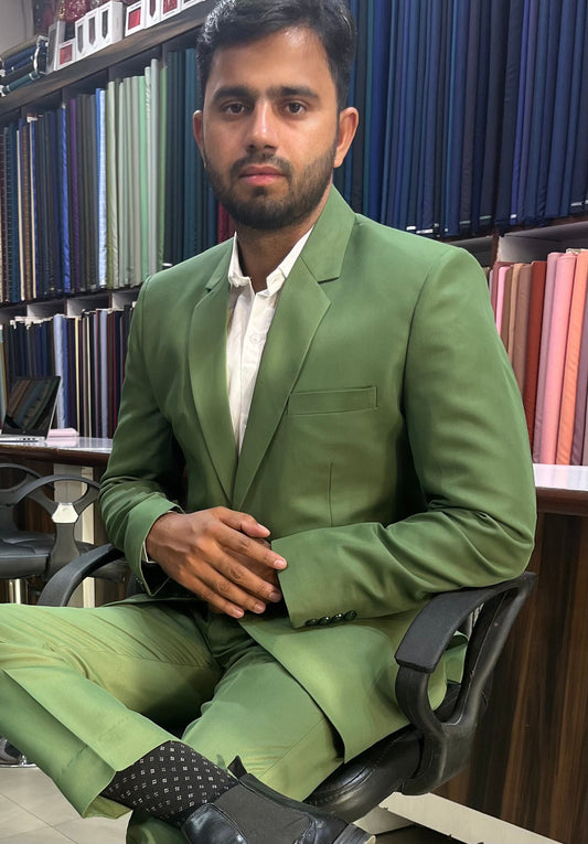 Green Two-Piece Suit: Stylish Wedding Groom Wear