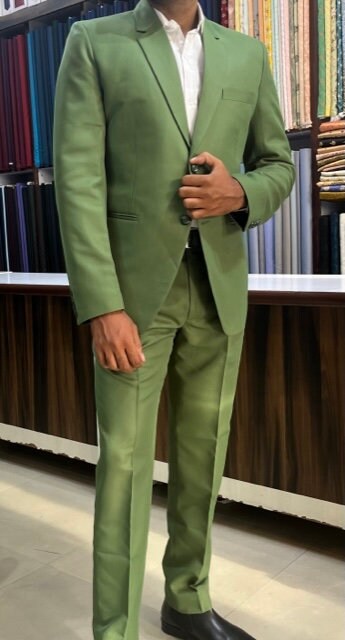 Green Two-Piece Suit: Stylish Wedding Groom Wear