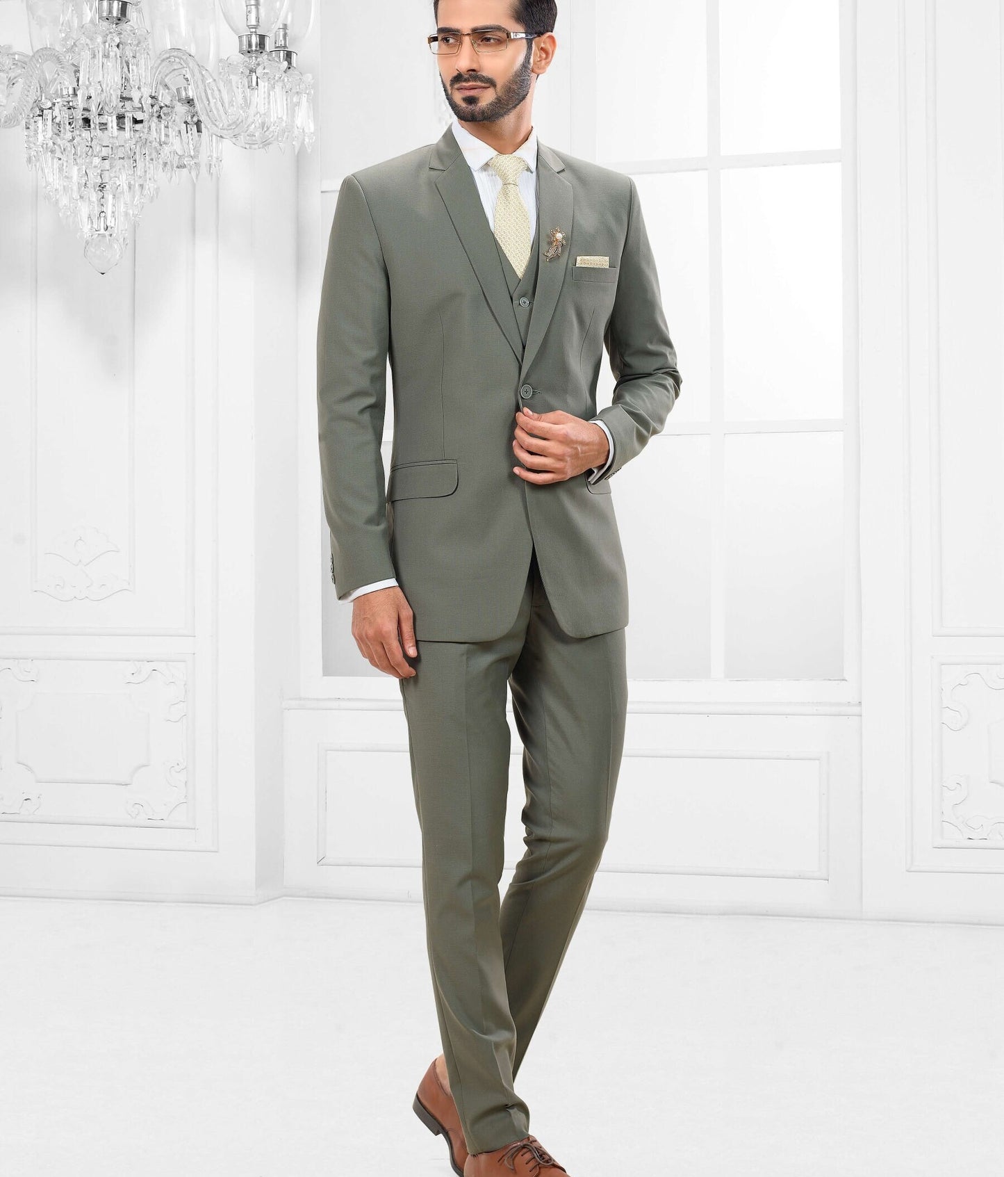 Green Three Piece Suit, Elegant Groom/Groomsmen Wedding Suit