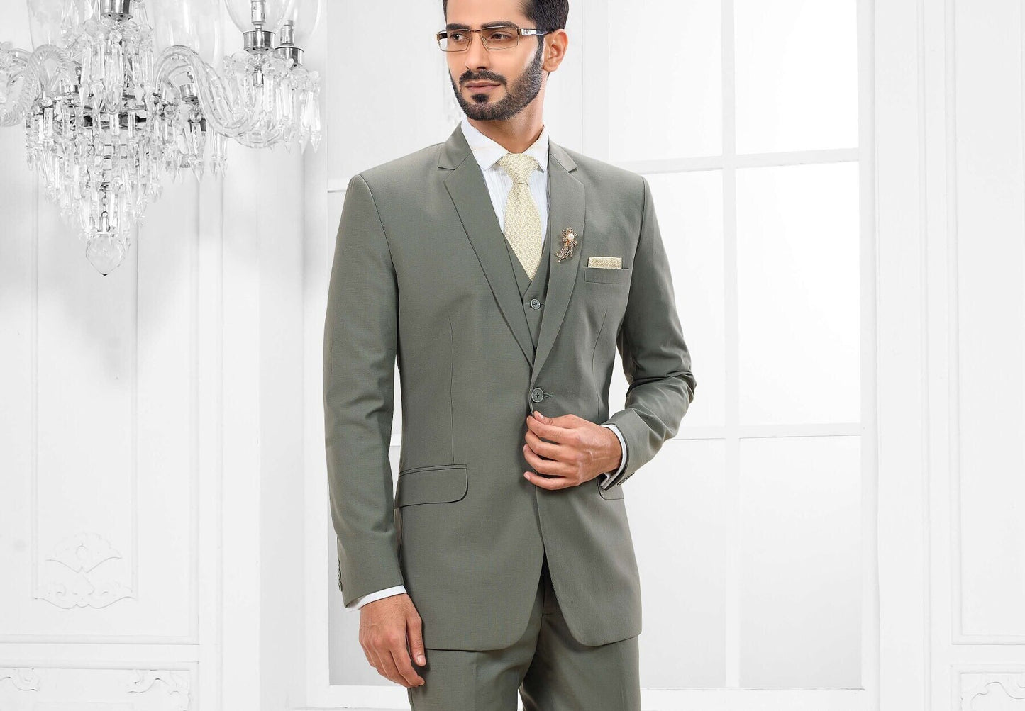 Green Three Piece Suit, Elegant Groom/Groomsmen Wedding Suit