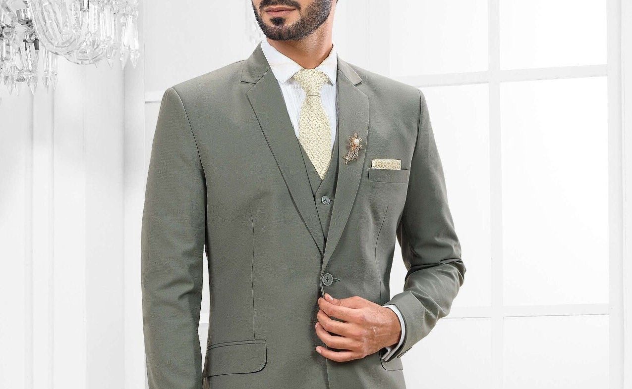 Green Three Piece Suit, Elegant Groom/Groomsmen Wedding Suit