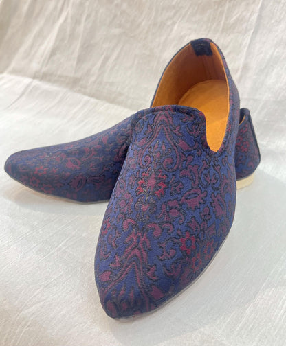 Indian Wedding Shoes: Embroidered Groom Mojari Jutti