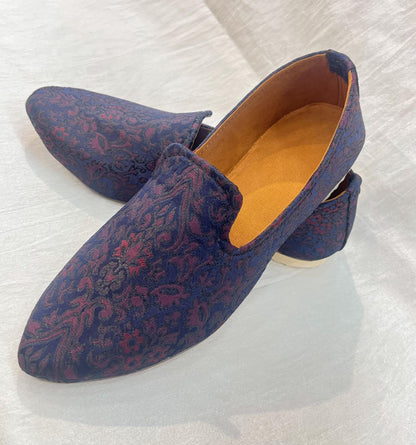 Indian Wedding Shoes: Embroidered Groom Mojari Jutti