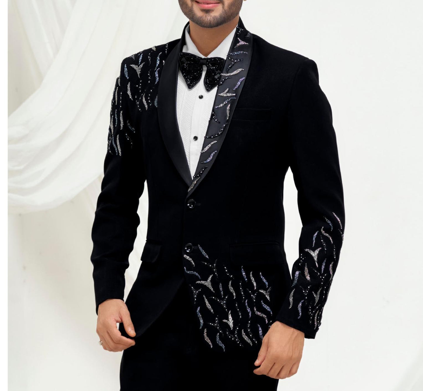 Black Tuxedo Suit: Slim Fit 3-Piece Dinner Suit