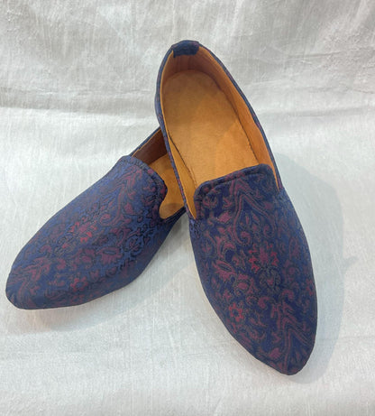 Indian Wedding Shoes: Embroidered Groom Mojari Jutti