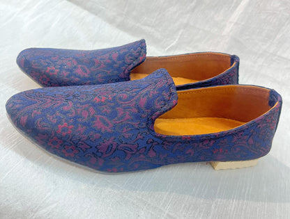 Indian Wedding Shoes: Embroidered Groom Mojari Jutti