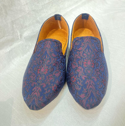 Indian Wedding Shoes: Embroidered Groom Mojari Jutti