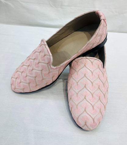 Pink Embroidered Groom Mojari Shoes: Indian Wedding Jutti