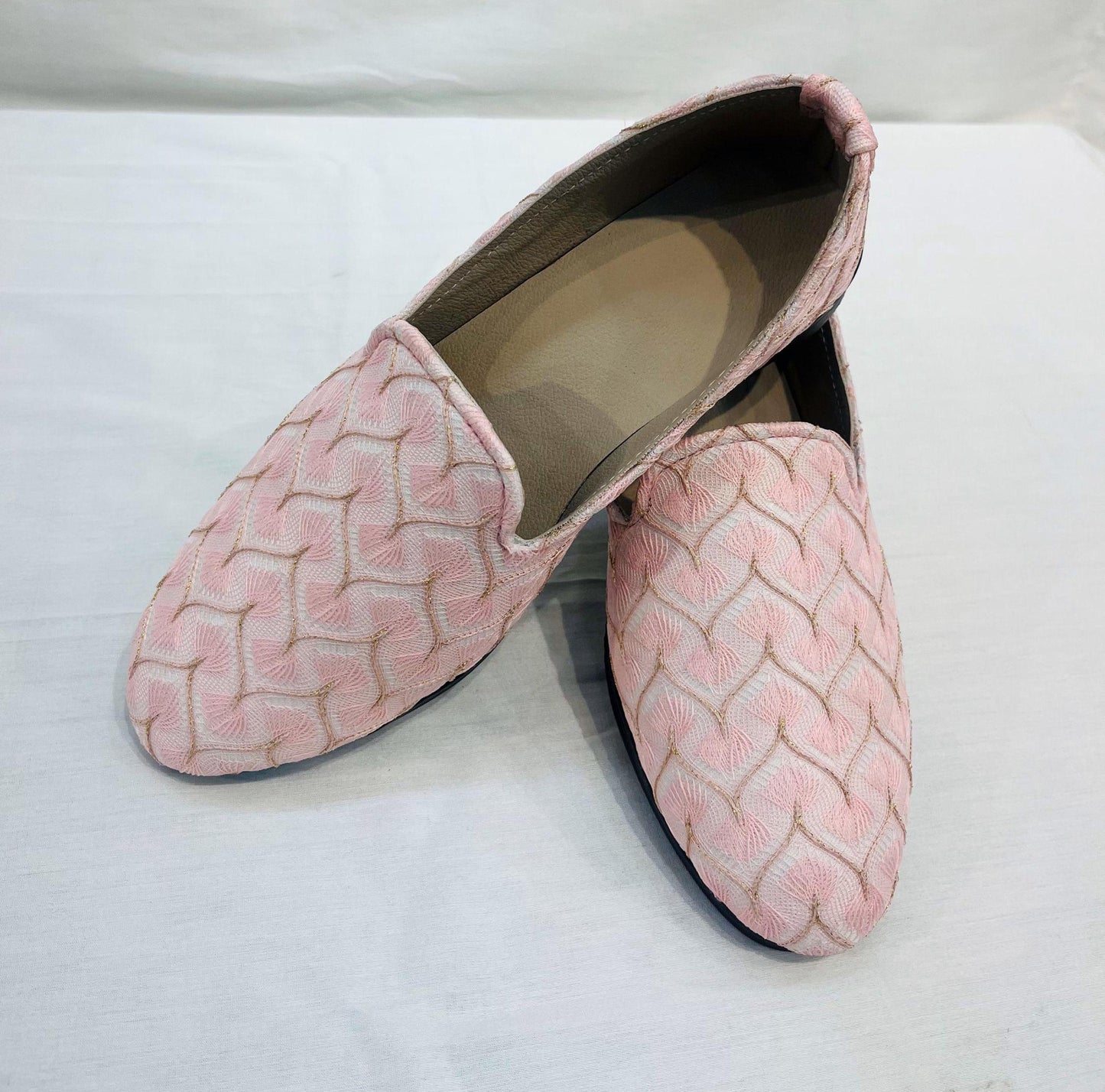 Pink Embroidered Groom Mojari Shoes: Indian Wedding Jutti