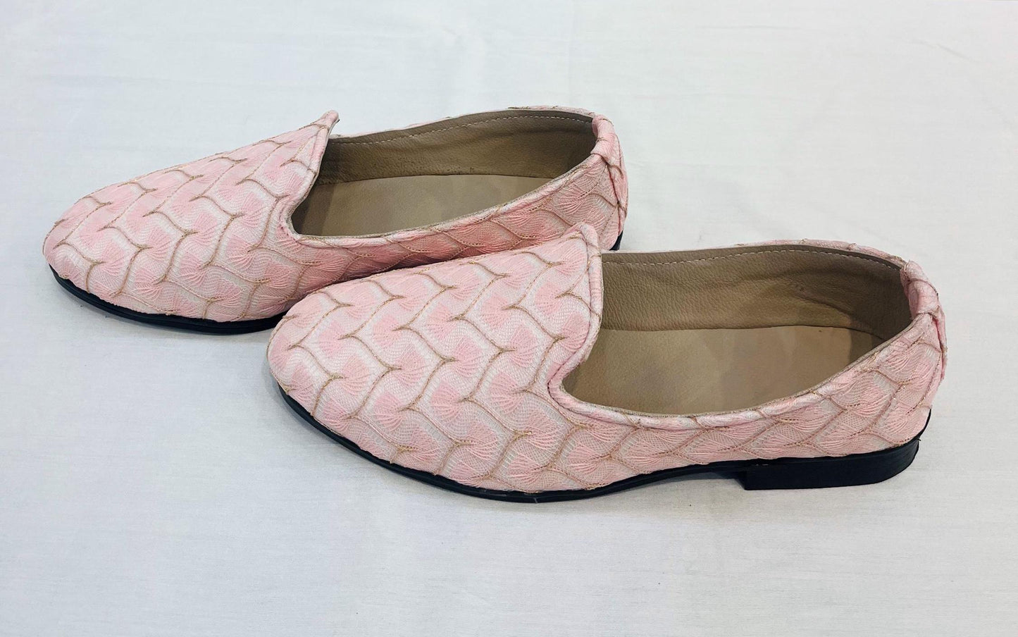 Pink Embroidered Groom Mojari Shoes: Indian Wedding Jutti