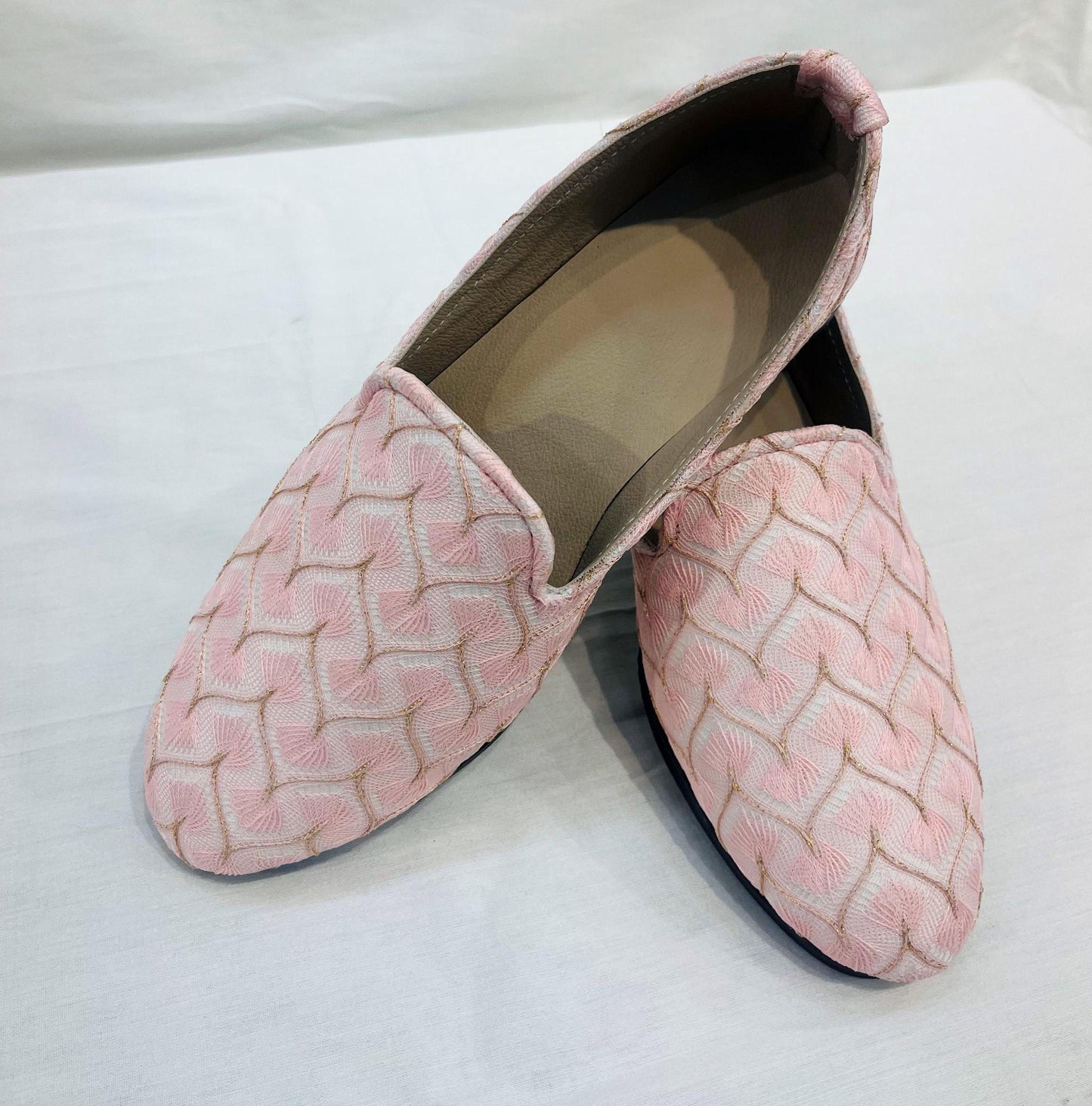 Pink Embroidered Groom Mojari Shoes: Indian Wedding Jutti