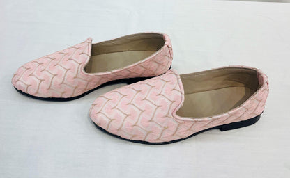 Pink Embroidered Groom Mojari Shoes: Indian Wedding Jutti