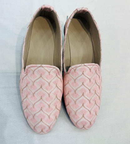 Pink Embroidered Groom Mojari Shoes: Indian Wedding Jutti