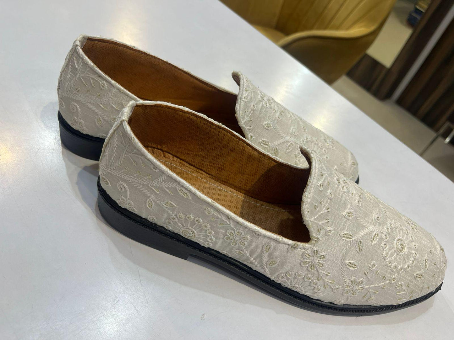 Embroidered White Groom Mojari Shoes: Indian Wedding Footwear