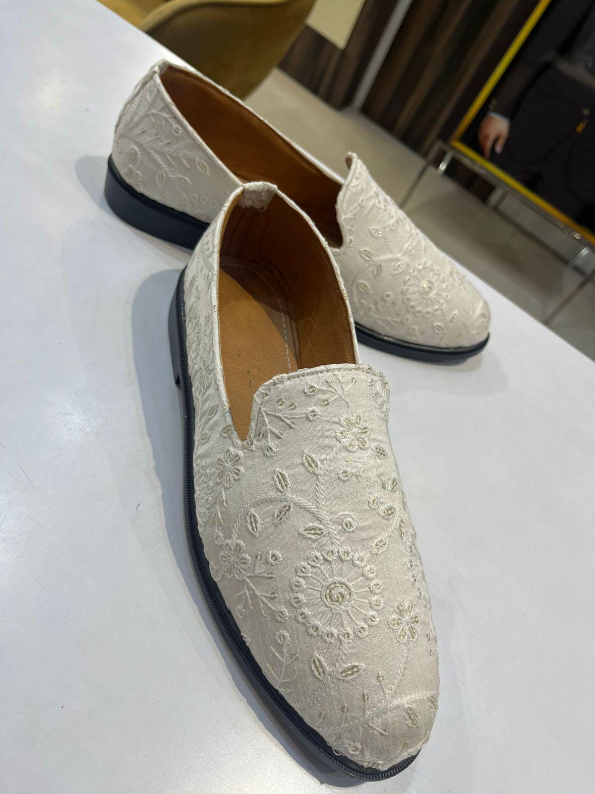 Embroidered White Groom Mojari Shoes: Indian Wedding Footwear