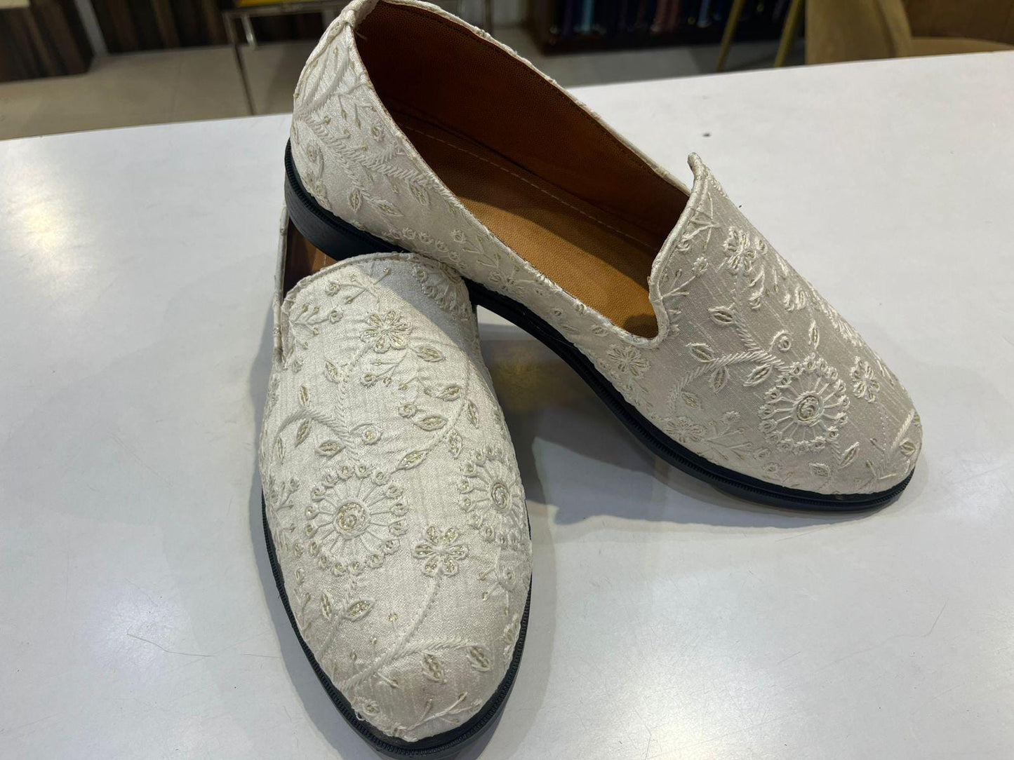 Embroidered White Groom Mojari Shoes: Indian Wedding Footwear