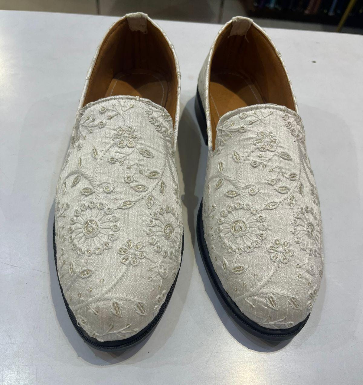 Embroidered White Groom Mojari Shoes: Indian Wedding Footwear